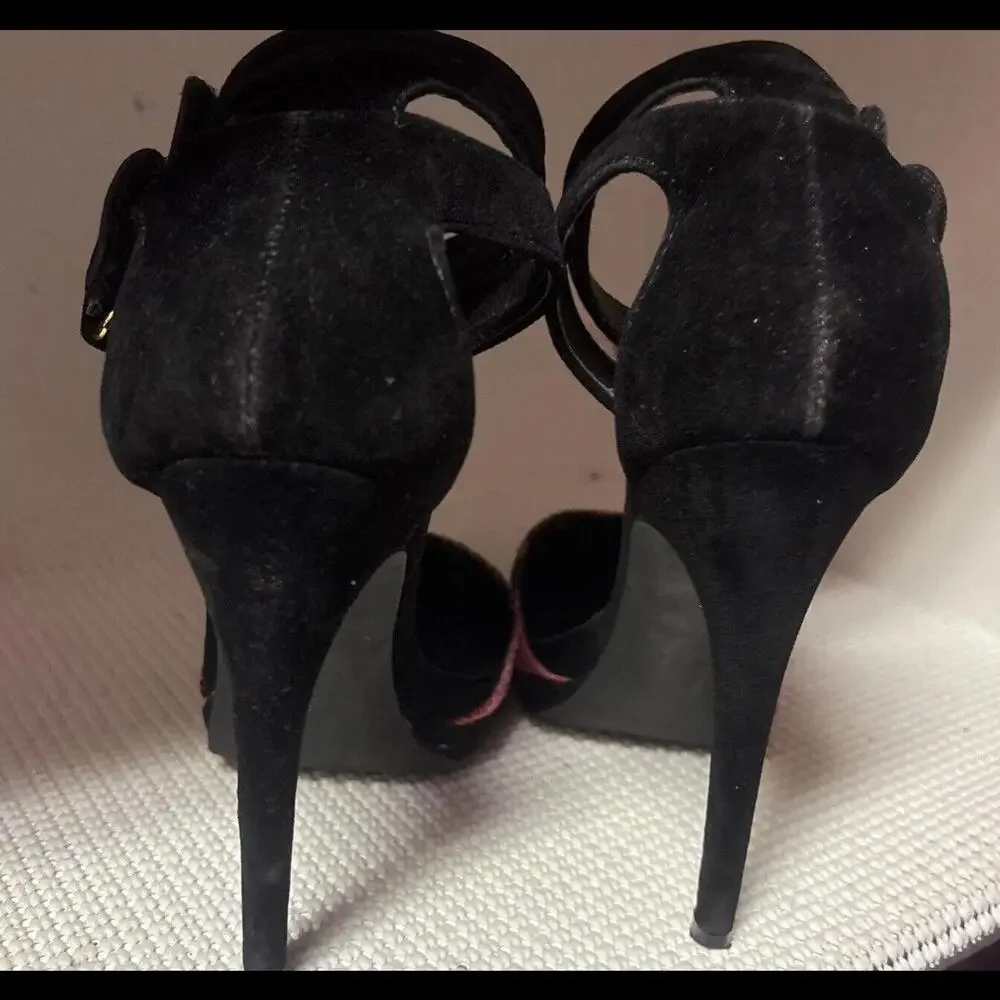 👠😎🩷Steve Madden Pink Snake Pattern Black Suede Ankle Straps